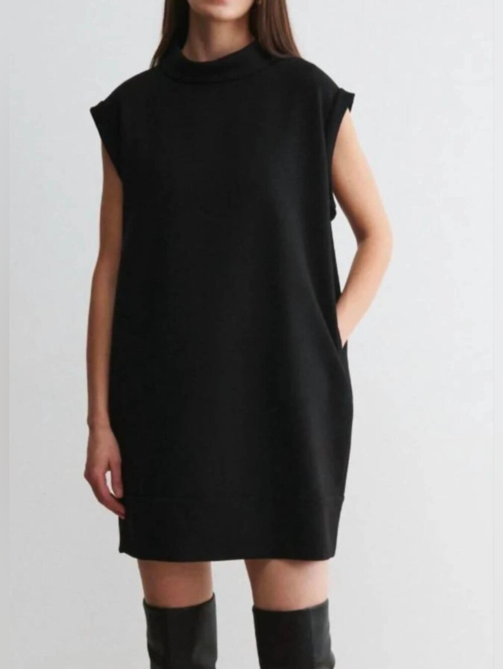 SKIES ARE BLUE Women's Black Sleeveless Shift Dress With Pockets